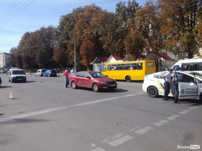 У Луцьку біля обласної лікарні – аварія