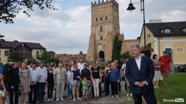 У замку Любарта – зустріч Порошенка з лучанами. ФОТО. ОНОВЛЮЄТЬСЯ