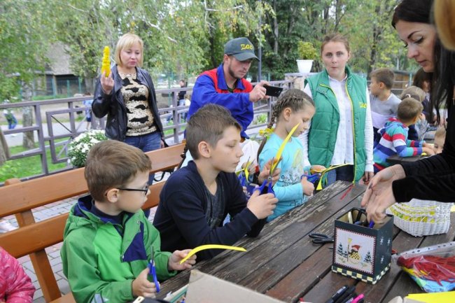 Кавуни, баклажани, перчики: у Луцькому зоопарку зібрали овочі, які садили діти. ФОТО