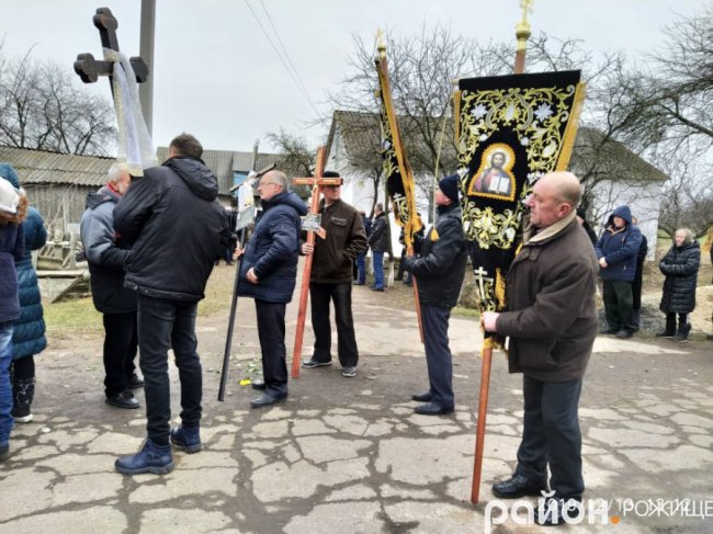 Поховали хлопця під вигуки «Герої не вмирають!»: на Волині попрощались із бійцем. ФОТО