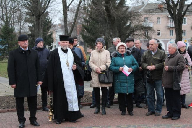 У Нововолинську запалили свічку пам'ять жертвам Голодомору