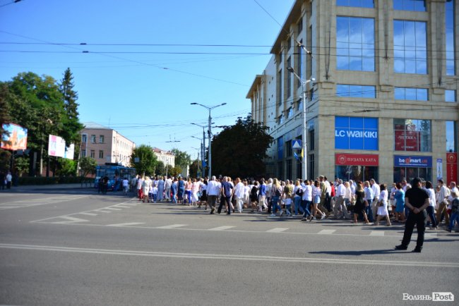 На День Незалежності у Луцьку урочисто вшанували героїв. ФОТО