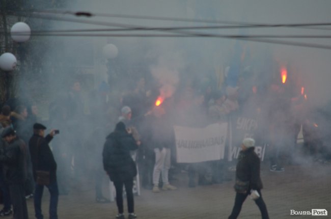 У Луцьку – акція протесту проти олігархів. ФОТО. ОНОВЛЕНО