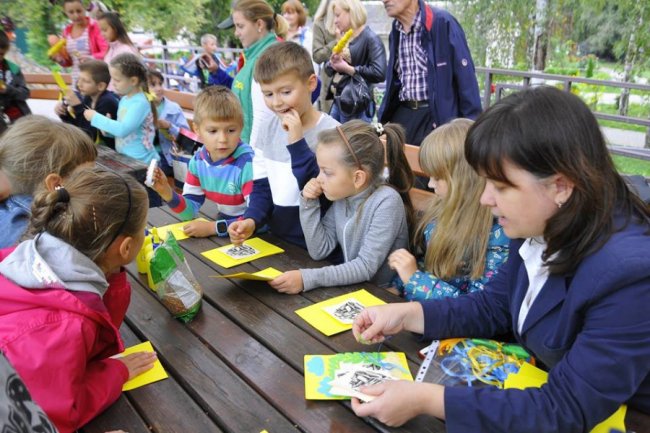 Кавуни, баклажани, перчики: у Луцькому зоопарку зібрали овочі, які садили діти. ФОТО