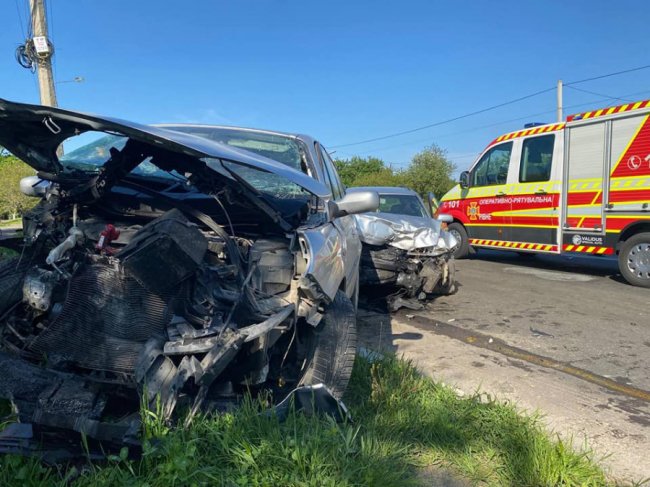 На Рівненщині зіткнулися 3 автівки: є постраждалі. ФОТО