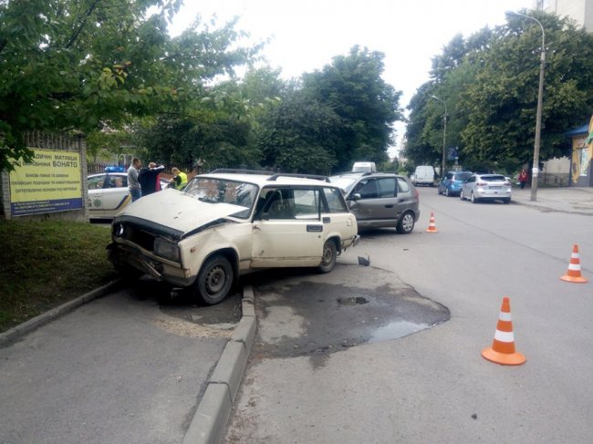 Аварія у Луцьку: зіткнулися дві автівки. ФОТО