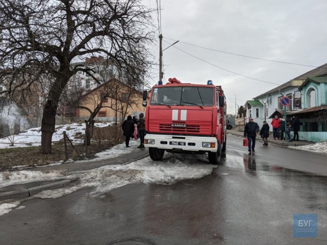 У місті на Волині горів будинок, з пожежі врятували жінку