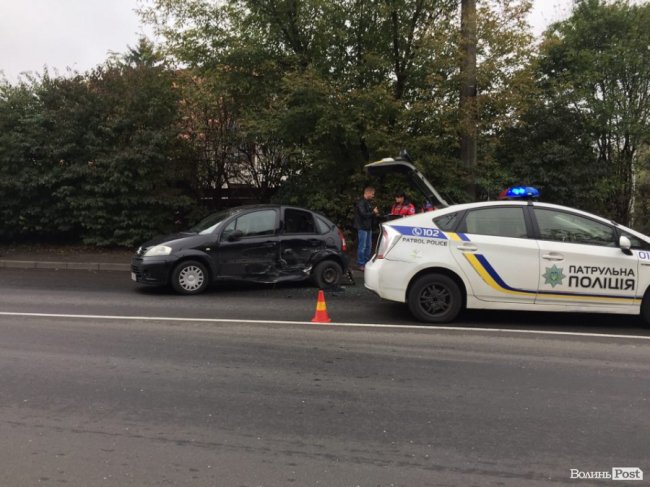 У Луцьку зранку – подвійна аварія: працюють медики. ФОТО. ВІДЕО