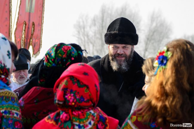 Хресний хід і пірнання в ополонку: як у Луцьку святкують Водохреще. ФОТО