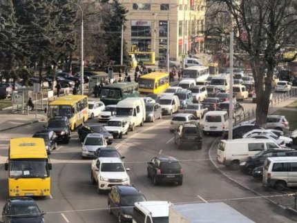 Більше парковок чи менше машин: як у Луцьку вирішити питання з великою кількістю приватного автотранспорту