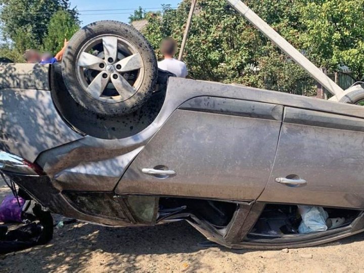 В'їхала в бетонний паркан та стовп: на Волині судили винуватицю аварії, у якій травмувалися семеро людей