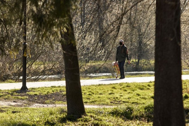 Коронорепортаж: фотограф показав луцький парк під час карантину