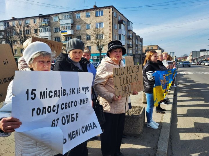 На Волині жителі Ковеля вийшли на акцію підтримки полонених захисників