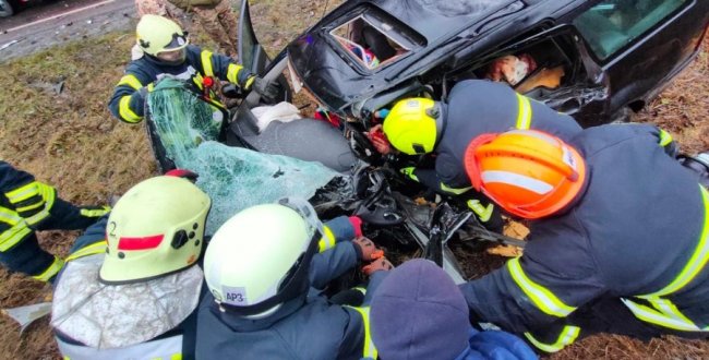 ДТП у Луцькому районі: водія вирізали рятувальники. ФОТО