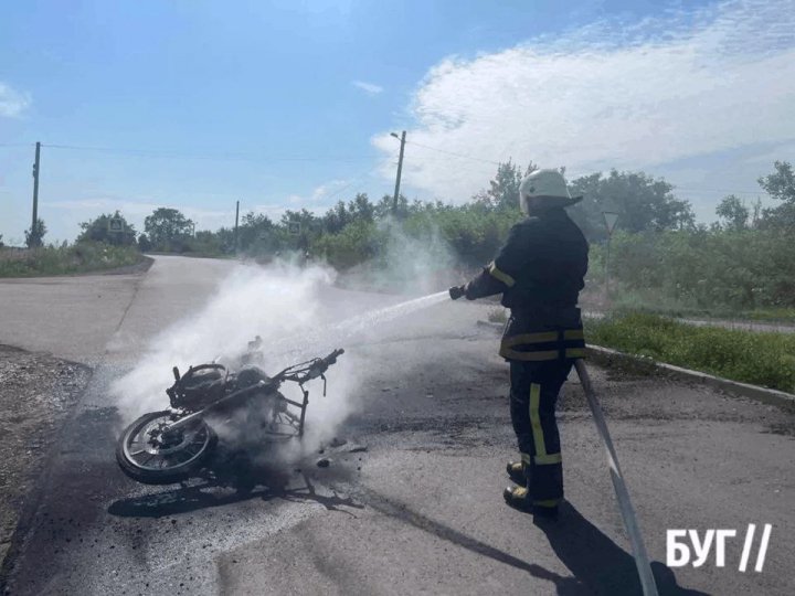 На Волині мотоцикл зіштовхнувся з бусом і загорівся