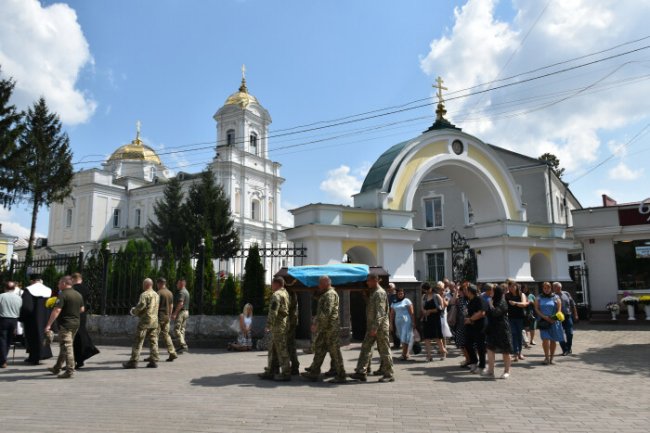 Луцьк попрощався із загиблим Героєм Олександром Шевляковим