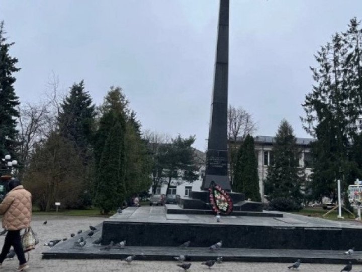 У Володимирі перенесуть радянський пам’ятник з центру міста на кладовище