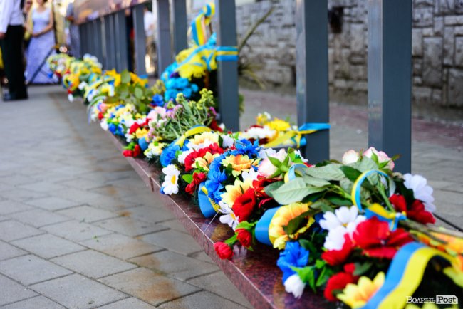 У Луцьку вшанували загиблих захисників України. ФОТОРЕПОРТАЖ