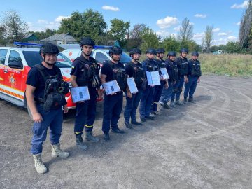 Волинським піротехнікам, які розміновують Донеччину, вручили нагороди та присвоїли звання. ФОТО