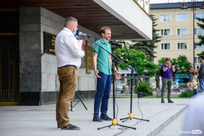 Не хочемо жити у смороді: лучани вийшли на акцію протесту. ФОТО