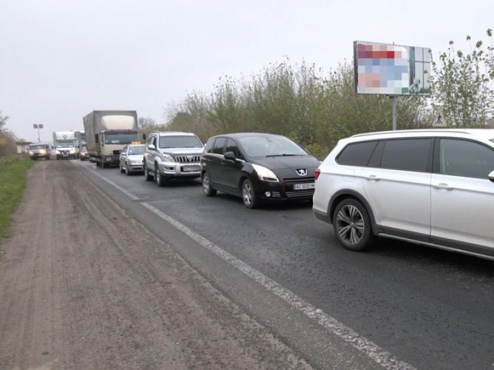 На в'їздах з Луцька під час оповіщення ТЦК утворилися затори. ВІДЕО