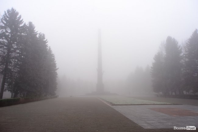 Ранковий Луцьк – у туманному полоні. ФОТОРЕПОРТАЖ 