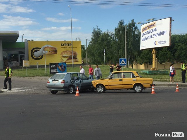 У Луцьку зіткнулись два легковики. ФОТО