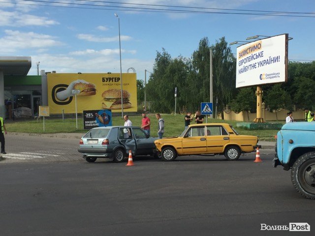 У Луцьку зіткнулись два легковики. ФОТО