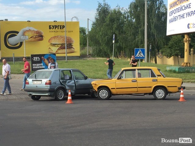 У Луцьку зіткнулись два легковики. ФОТО