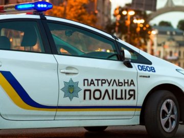 На Волині водій врізався в авто патрульних і спробував втекти