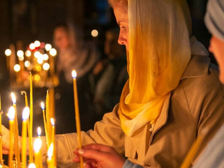 Чи можна жінкам заходити до храму в брюках: пояснення священника з Волині