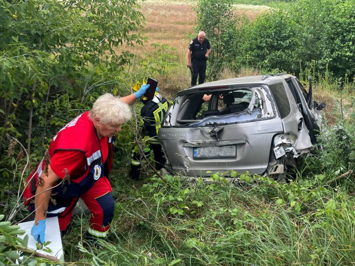 Аварія на Волині: із деформованого авто людей звільняли рятувальники