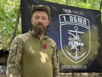 Волинський воїн отримав нагороду від Залужного