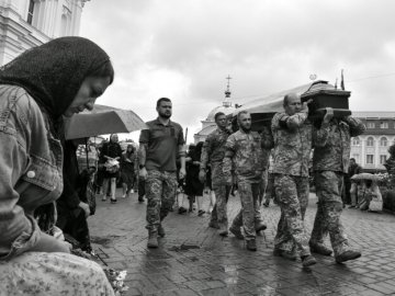 Лучани провели в останню дорогу загиблого Героя Дмитра Пержила