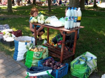 Скільки коштує приготувати український борщ з молодих овочів у Луцьку: огляд цін на ринках