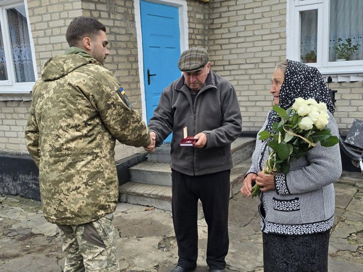 Батькам загиблого воїна з Волині вручили посмертну нагороду сина. ФОТО