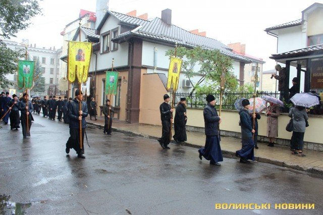 Центром Луцька пронесли чудотворну ікону. ФОТО