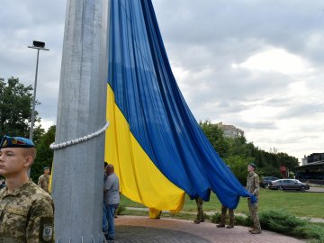 Над Волинню урочисто підняли синьо-жовтий стяг. ФОТО 