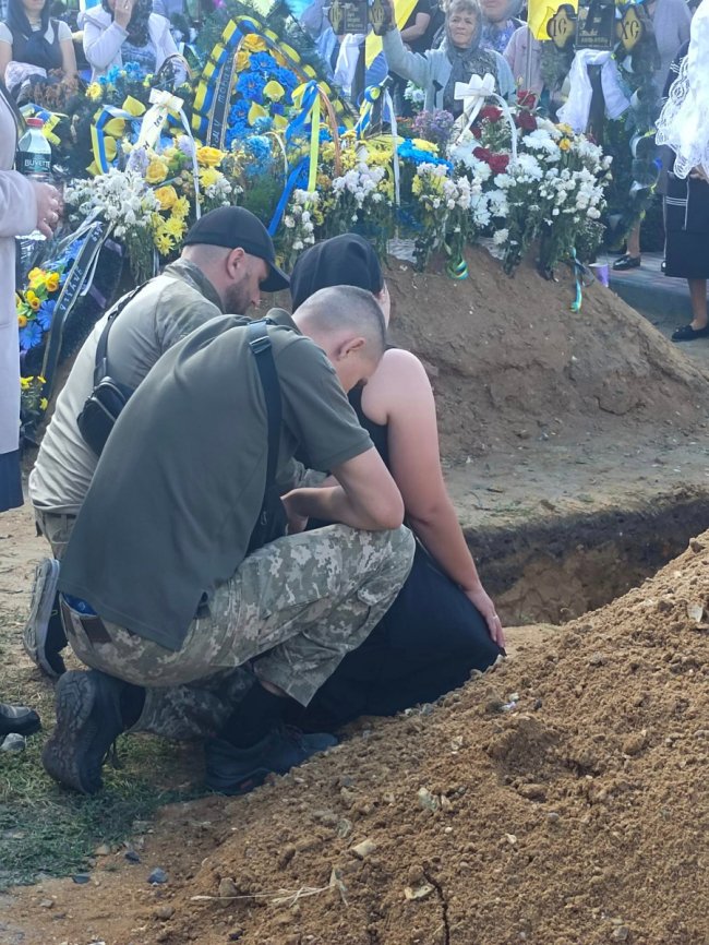 На Волині попрощалися з Героєм, бойовим медиком Павлом Лавренюком