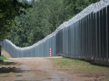 Польські прикордонники повідомили про напад людей у «білоруській формі» і в масках