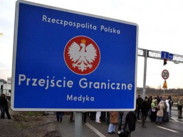 Польща відкрила пункти прийому біженців поблизу кордону з Волинню