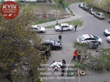  Жахливе вбивство у Києві: чоловік перерізав горло жінки