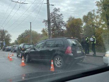 У Луцьку на вулиці Глушець - аварія та затор