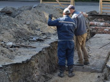 На трьох аварійних ділянках тепломереж у Луцьку триває ремонт