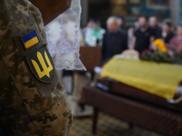 На Волині попрощались з Героєм Олександром Омельчуком. ФОТО