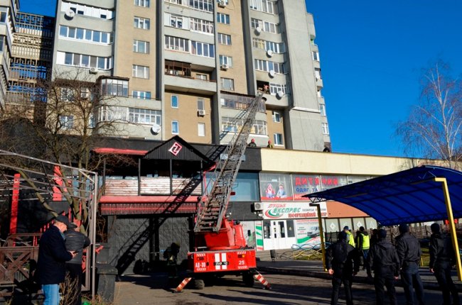 Пожежа на Соборності у Луцьку: врятували жінку, ще одну та двох дітей евакуювали. ВІДЕО. ОНОВЛЕНО