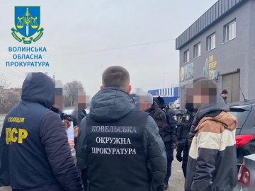 На Волині лікар зі спільниками за 10 тисяч доларів переправляв ухилянтів за кордон: нові подробиці справи