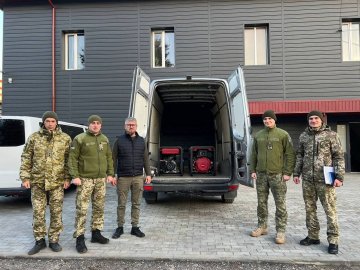 Для волинських прикордонників благодійники передали два дизельні генератори 