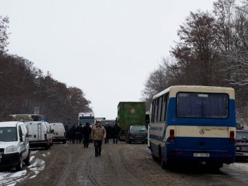 Нововолинські шахтарі перекрили ще одну ділянку траси. ФОТО. ВІДЕО