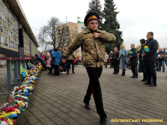 У Луцьку вшанували загиблих на Сході воїнів. ФОТО